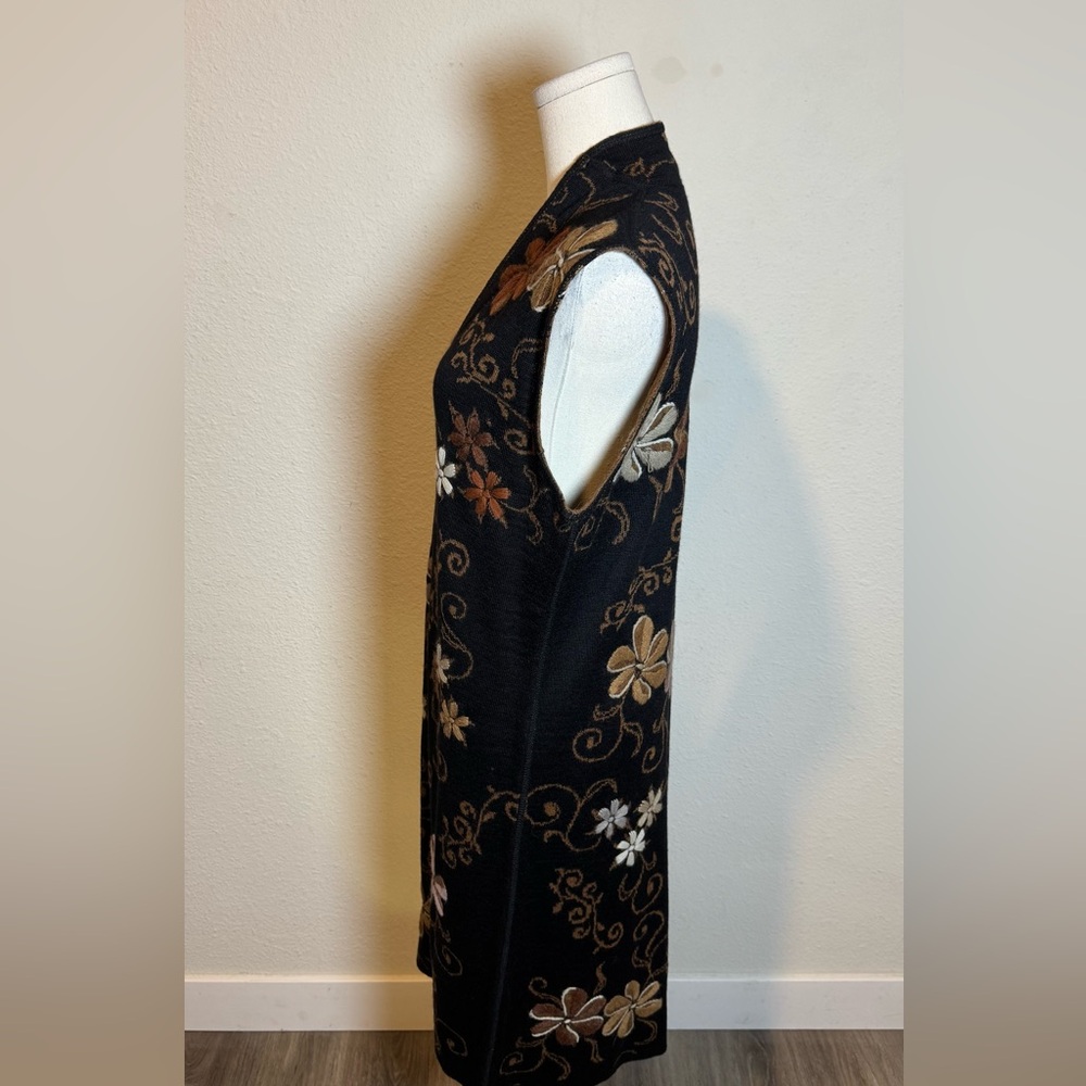 NWT Tey-Art Alpaca Blend Floral Embroidered Vest size Medium - Picture 6 of 15